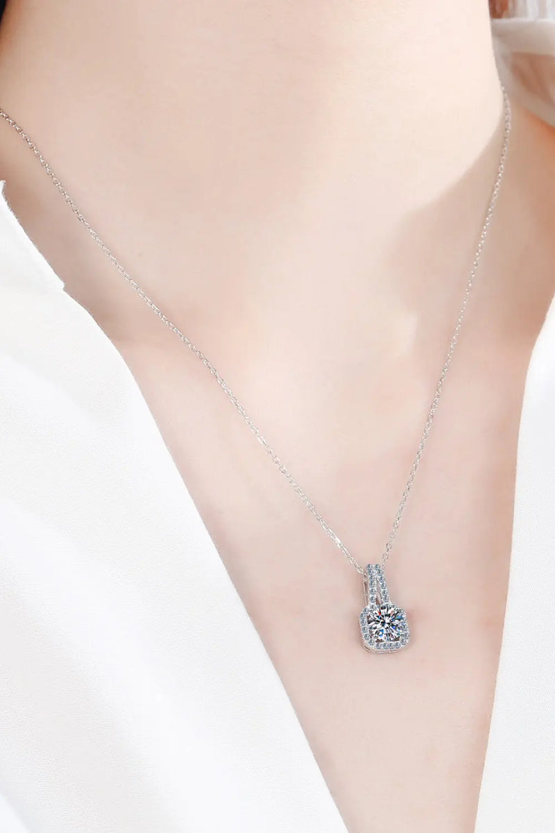 Look Amazing 2 Carat Moissanite Pendant Necklace WOODNEED